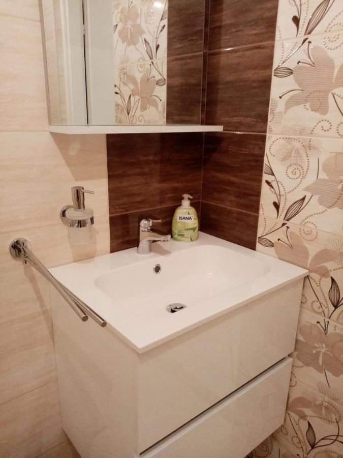 Eva Vendeghaz Villa Тата Екстериор снимка