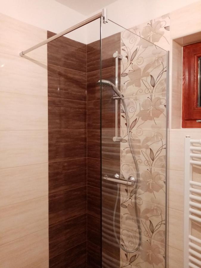 Eva Vendeghaz Villa Тата Екстериор снимка