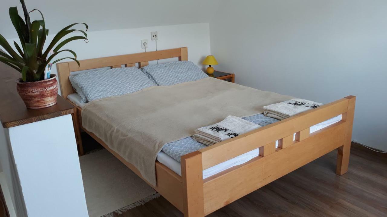 Eva Vendeghaz Villa Тата Екстериор снимка